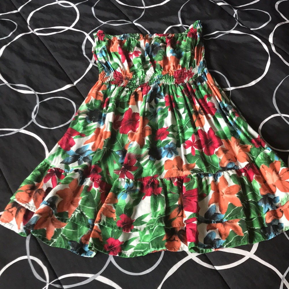Forever 21 strapless floral tropical dress